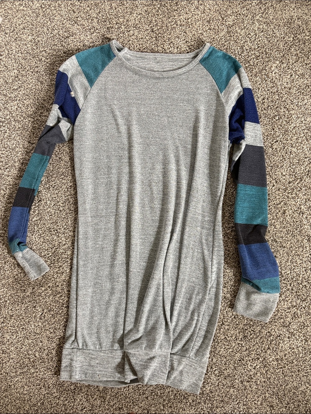 🛍️Gray Sweater top with Blue & Teal Striped Sleeves